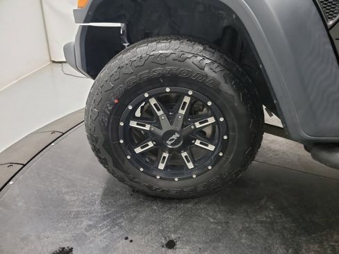 Used 2018 Jeep Wrangler Unlimited Sport image 30