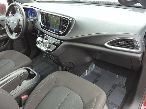 Used 2021 Chrysler Pacifica Touring w/ S Appearance Package FWD image 24