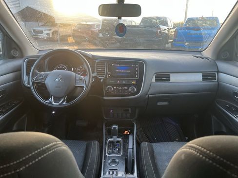 Used 2018 Mitsubishi Outlander SE image 6
