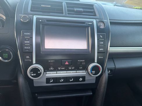 Used 2012 Toyota Camry SE w/ Leather Pkg FWD image 18