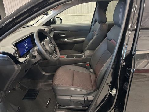 New 2025 Nissan Kicks SR image 11