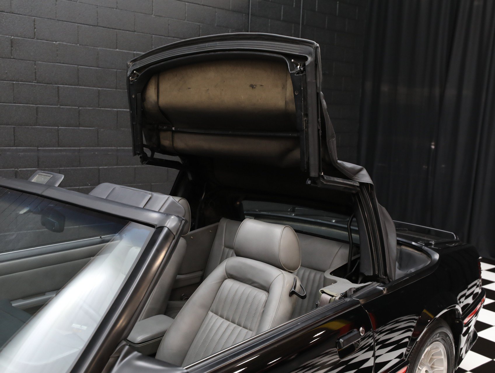 Used 1987 Ford Mustang GT RWD image 13
