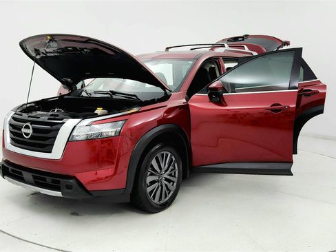 Used 2024 Nissan Pathfinder SL w/ SL Premium Package FWD image 9