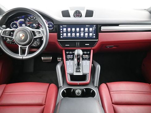Certified 2023 Porsche Cayenne S image 6