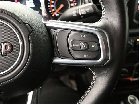 Used 2021 Jeep Gladiator Overland w/ Cold Weather Group image 17