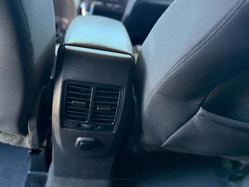 Used 2018 Ford Escape SE w/ Ford Safe & Smart Package FWD image 18