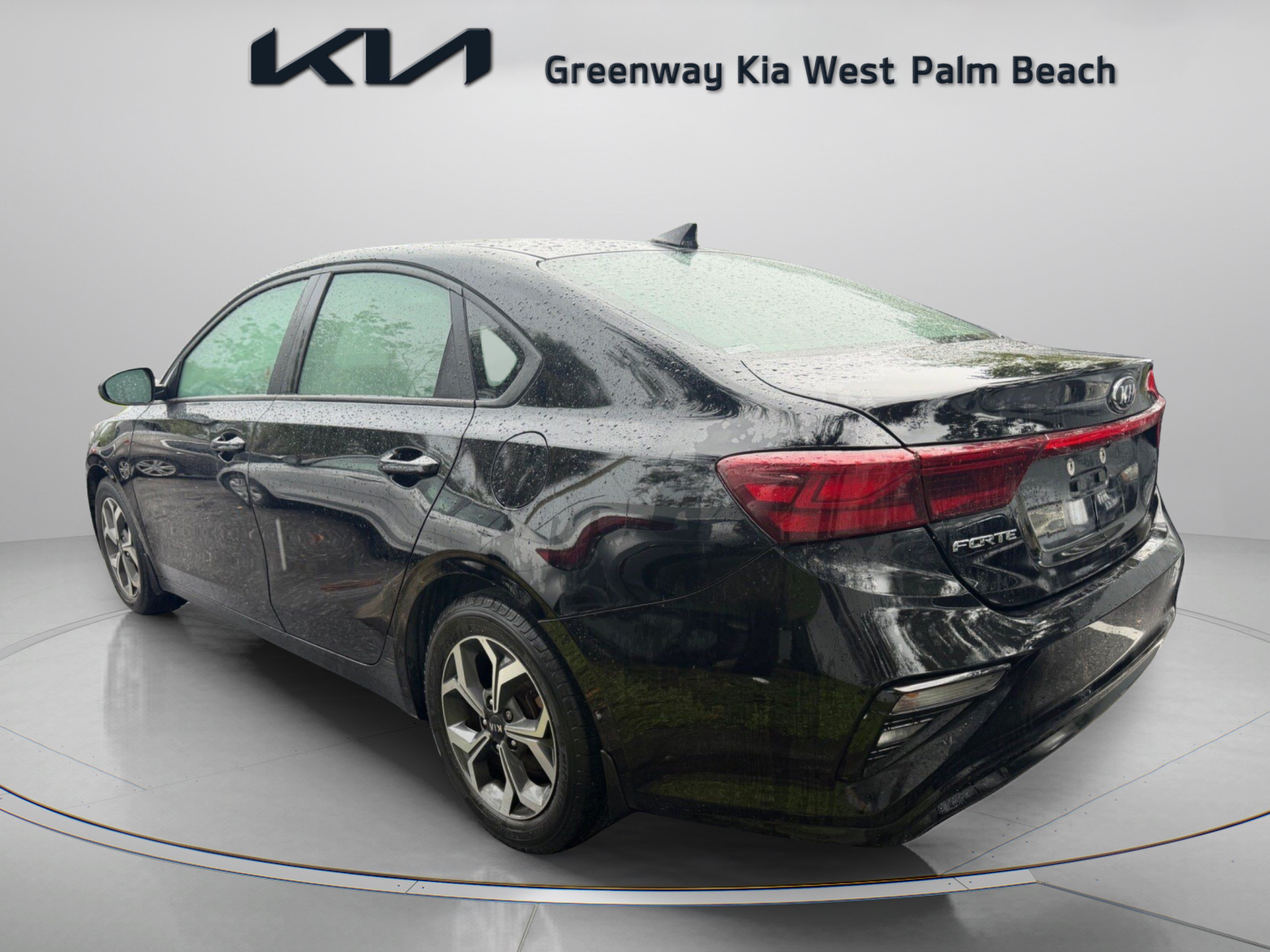 Used 2019 Kia Forte LXS FWD image 4
