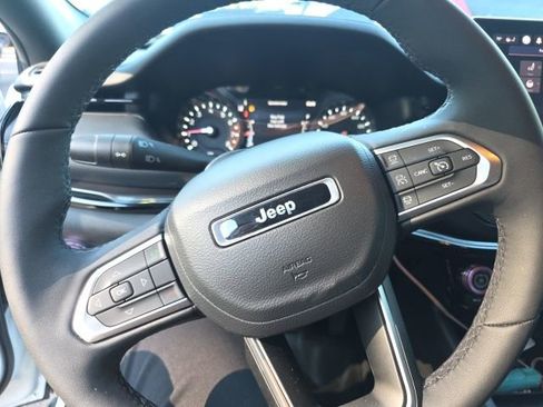 Used 2026 Jeep Compass Limited AWD/4WD image 16