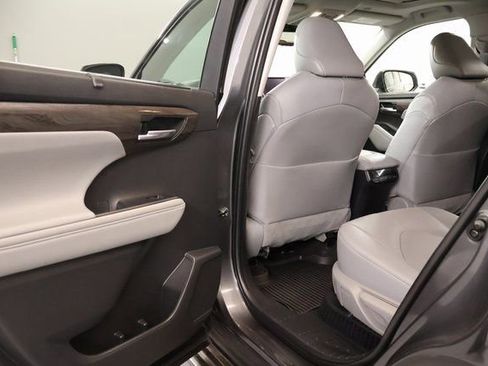 Used 2023 Toyota Highlander Limited AWD/4WD image 25
