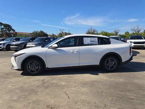 New 2025 Kia K4 LXS image 5