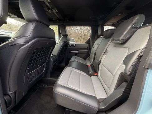 Used 2023 Ford Bronco Everglades image 17