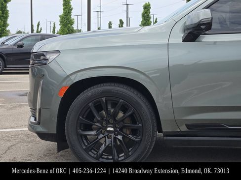 Used 2024 Cadillac Escalade Sport Platinum w/ LPO, ONYX Package AWD/4WD image 5
