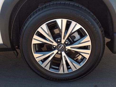 Used 2023 Nissan Rogue SV image 4