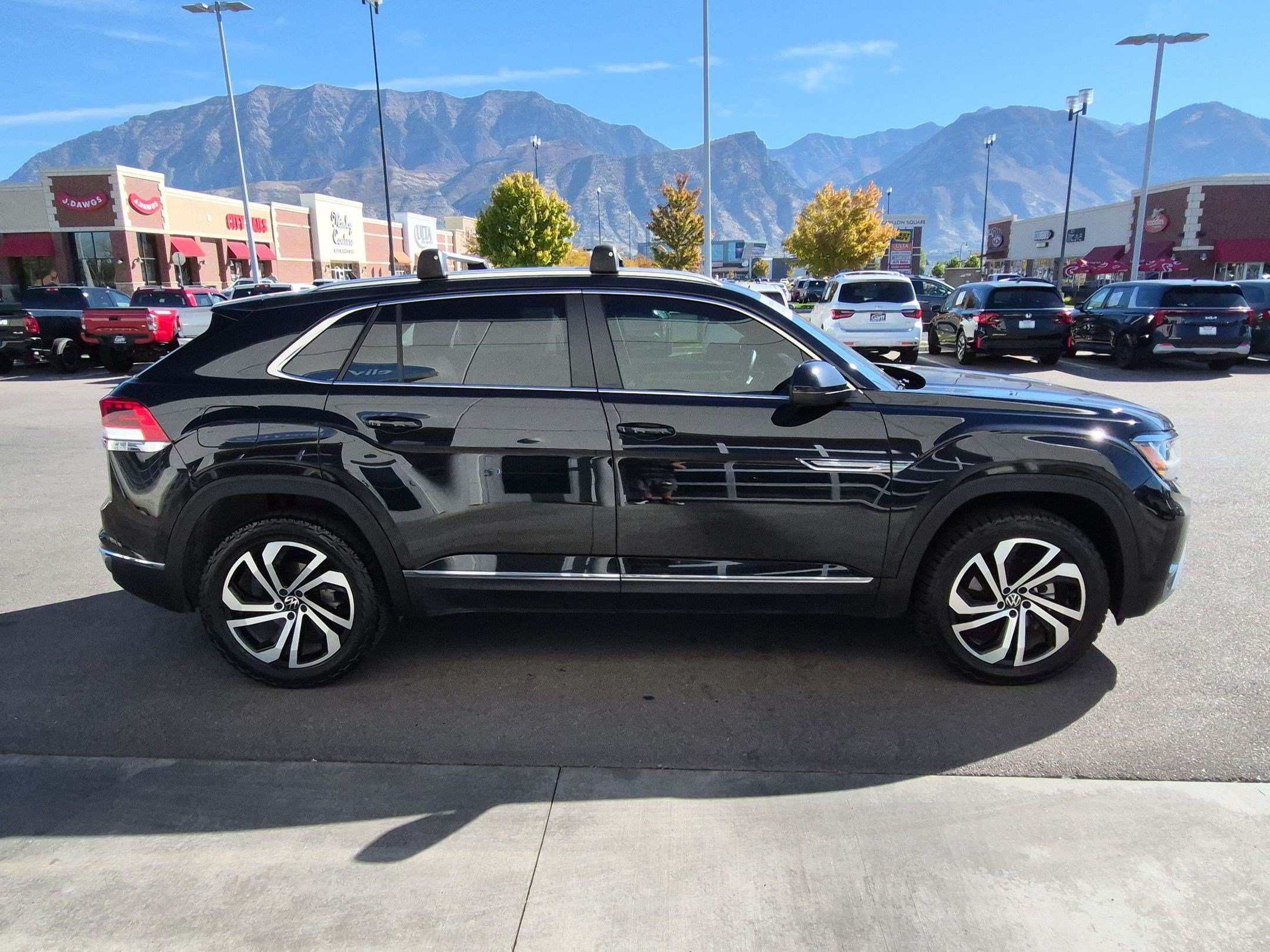 Used 2023 Volkswagen Atlas Cross Sport SEL AWD/4WD image 2