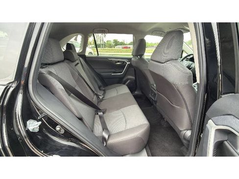 Certified 2025 Toyota RAV4 XLE FWD image 38