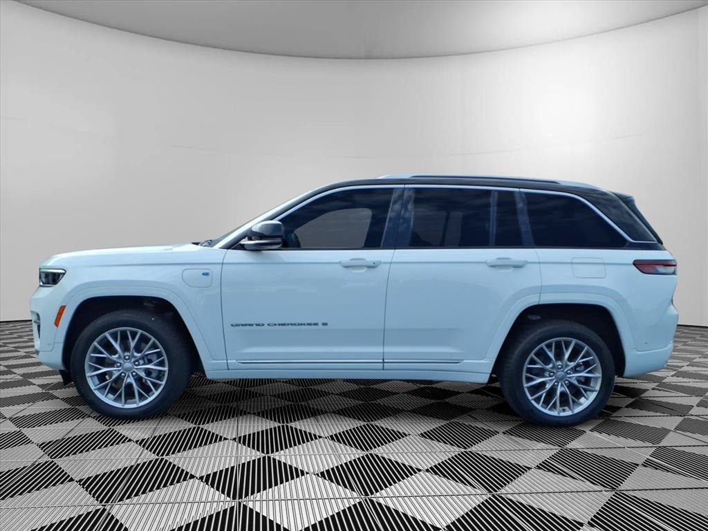 Certified 2022 Jeep Grand Cherokee Summit w/ Luxury Tech Group V AWD/4WD image 26