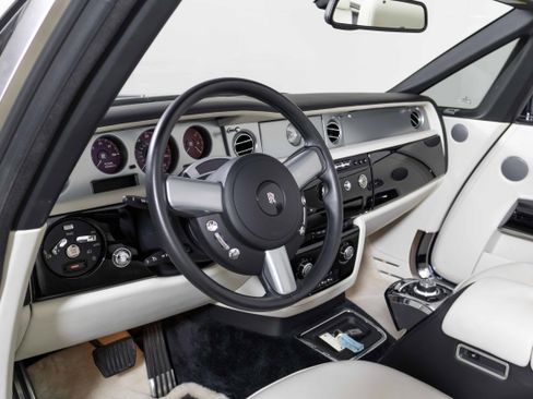 Used 2013 Rolls-Royce Phantom Drophead Coupe image 19