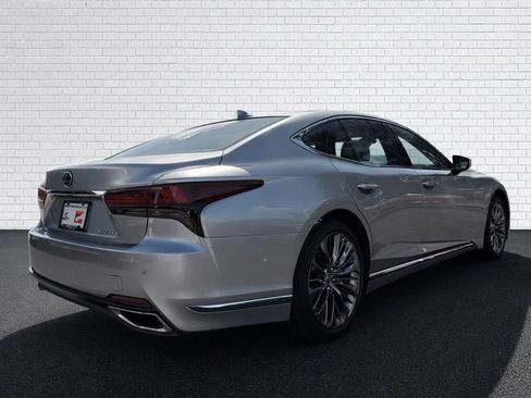 Used 2022 Lexus LS 500 w/ Accessory Package (Z2) image 4