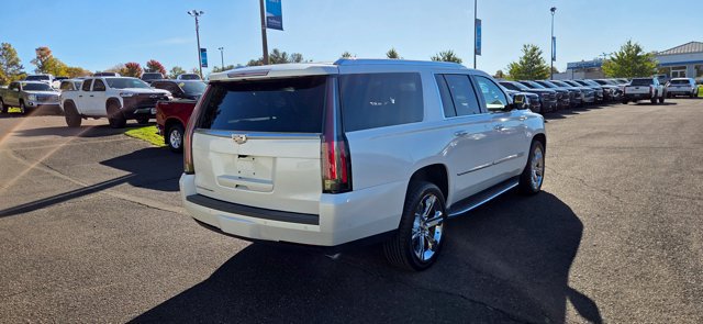 Used 2019 Cadillac Escalade ESV Luxury AWD/4WD image 10