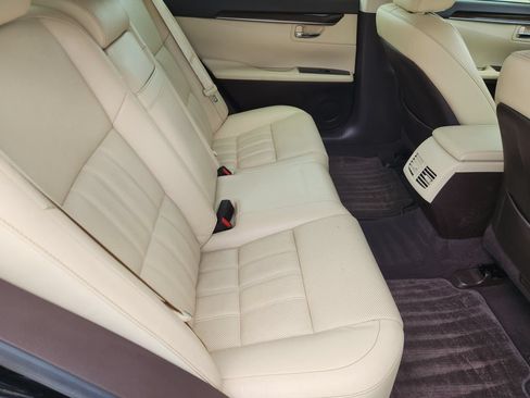 Used 2016 Lexus ES 350 w/ Luxury Package w/Wood Trim FWD image 31