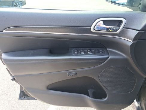 Used 2018 Jeep Grand Cherokee Limited w/ Luxury Group II image 14