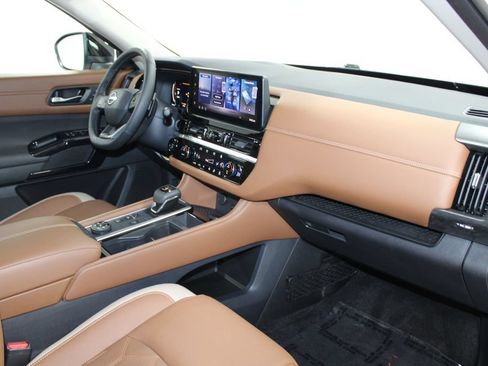 Used 2026 Nissan Pathfinder Platinum AWD/4WD image 31
