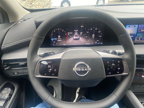 Used 2025 Nissan Murano SV AWD/4WD image 11