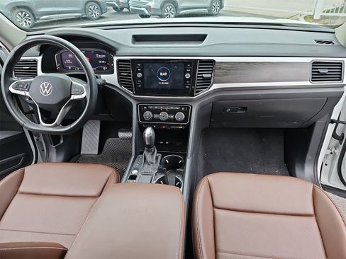 Used 2023 Volkswagen Atlas SE w/ Panoramic Sunroof Package image 9