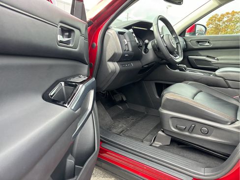 Used 2022 Nissan Pathfinder SL image 7