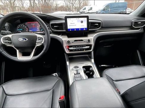 Certified 2022 Ford Explorer XLT w/ Equipment Group 202A image 14