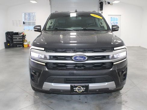 Used 2023 Ford Expedition XLT image 3