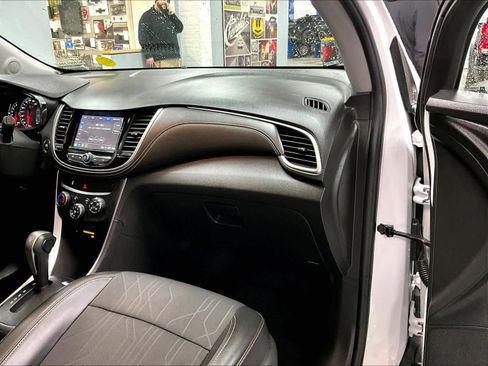 Used 2018 Chevrolet Trax LT w/ LT Convenience Package image 13