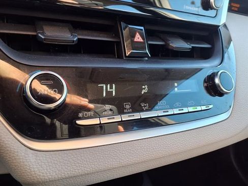 Used 2022 Toyota Corolla LE image 63