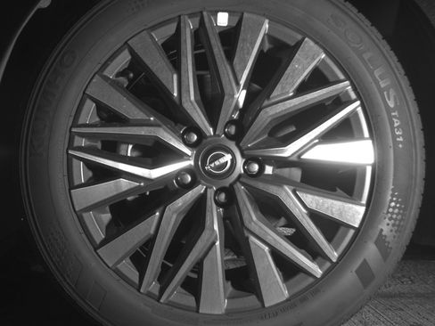 Used 2025 Nissan Altima 2.5 SV FWD image 12