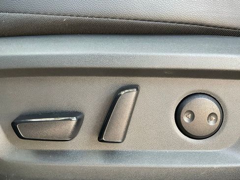 Used 2025 Nissan Rogue SV FWD image 9