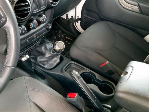 Used 2018 Jeep Wrangler Sport image 16