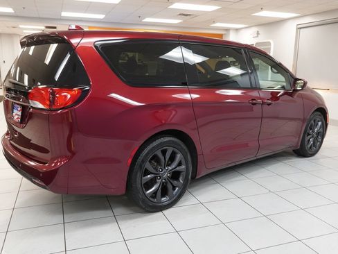 Used 2019 Chrysler Pacifica Touring Plus w/ S Appearance Package FWD image 12