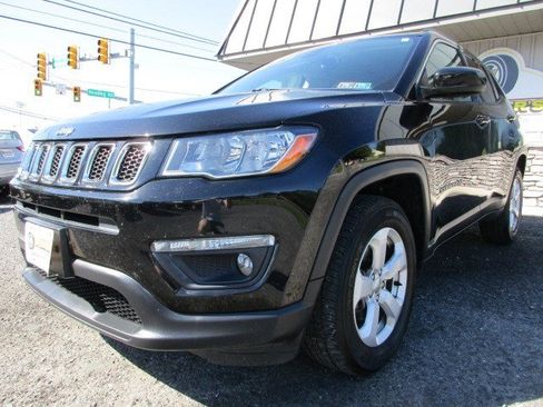Used 2017 Jeep Compass Latitude AWD/4WD image 3