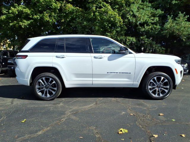 Certified 2023 Jeep Grand Cherokee Overland w/ Luxury Tech Group IV AWD/4WD image 8