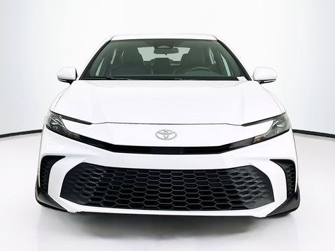 Used 2025 Toyota Camry SE image 2