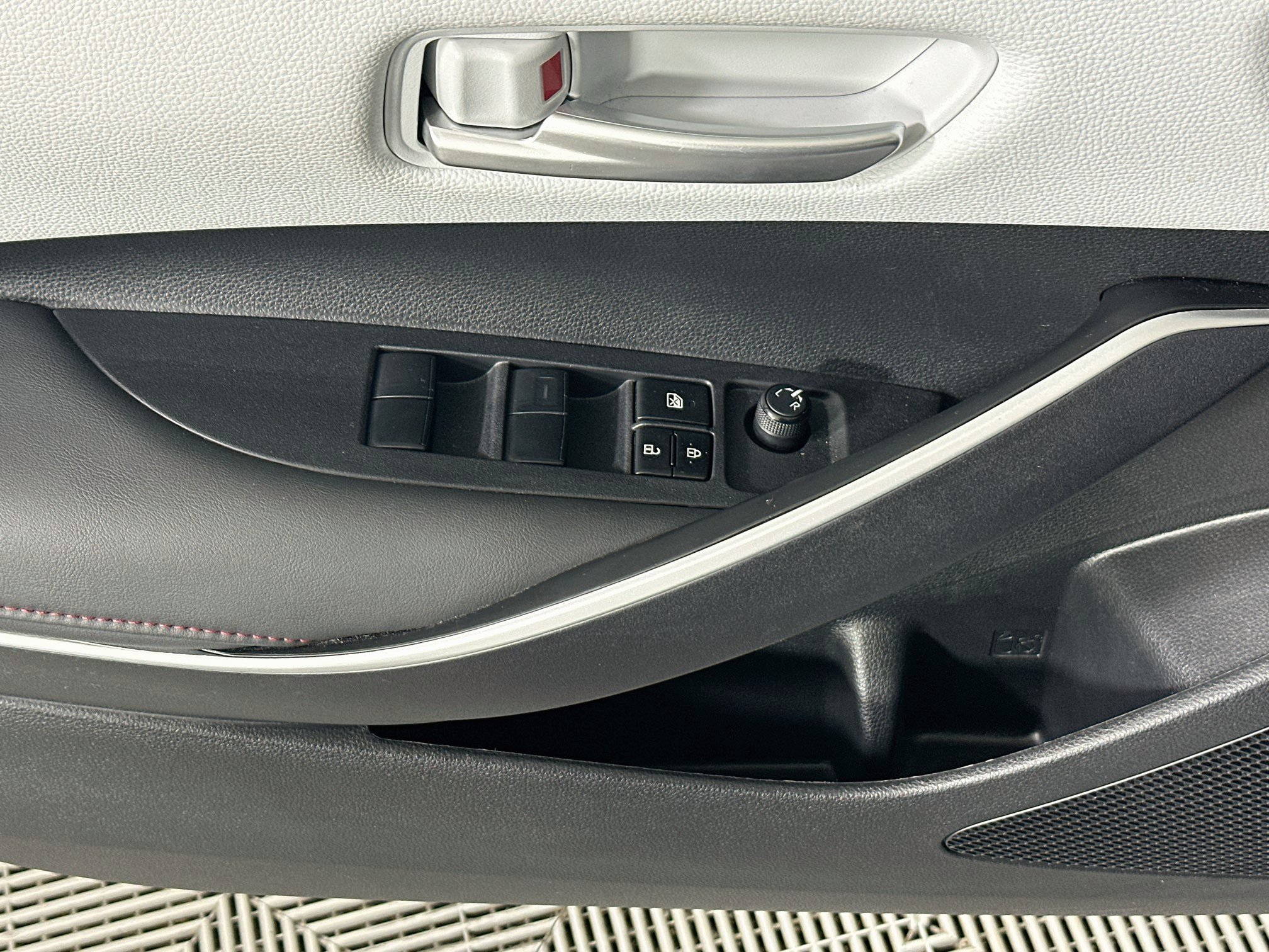 Used 2024 Toyota Corolla SE FWD image 14