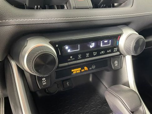 Used 2021 Toyota RAV4 LE AWD/4WD image 9