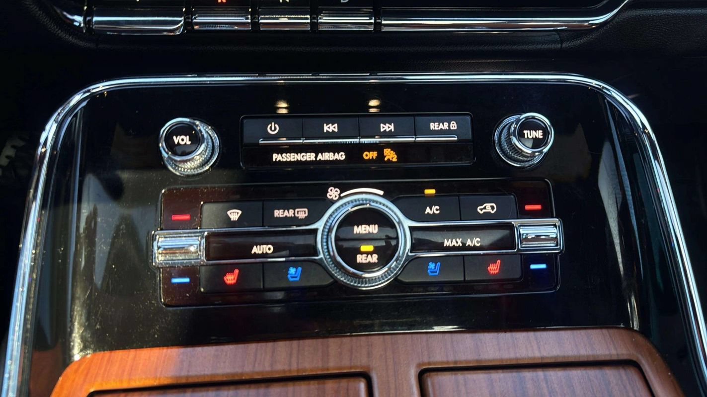 Used 2019 Lincoln Navigator Reserve w/ Cargo Package AWD/4WD image 13