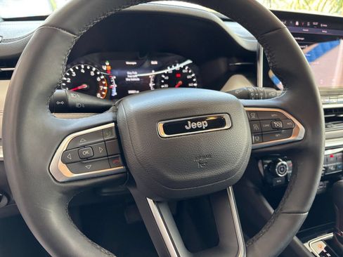 Used 2025 Jeep Compass Limited AWD/4WD image 28
