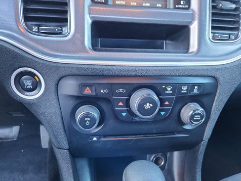 Used 2013 Dodge Charger SE image 29