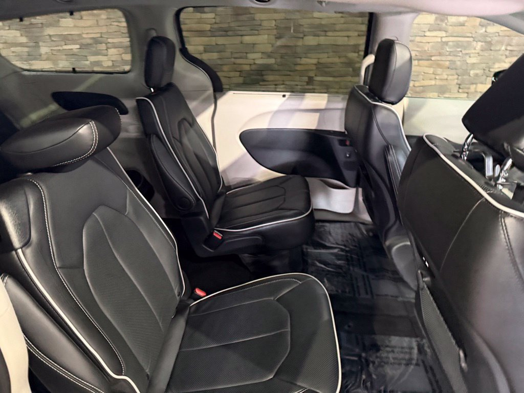 Used 2024 Chrysler Pacifica Limited AWD/4WD image 33