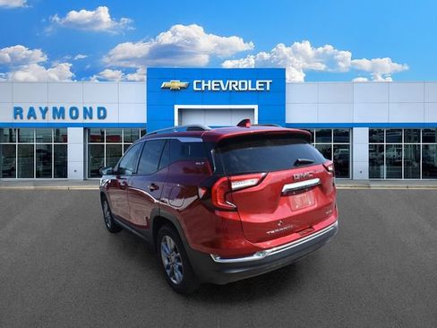 Used 2022 GMC Terrain SLT w/ Infotainment Package II AWD/4WD image 5