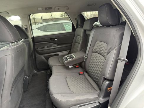 Used 2022 Nissan Pathfinder SV image 34