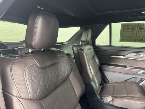 Used 2025 Ford Explorer Platinum w/ LUX Leather Package AWD/4WD image 30