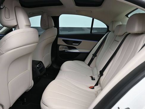 Used 2024 Mercedes-Benz E 350 4MATIC Sedan image 19